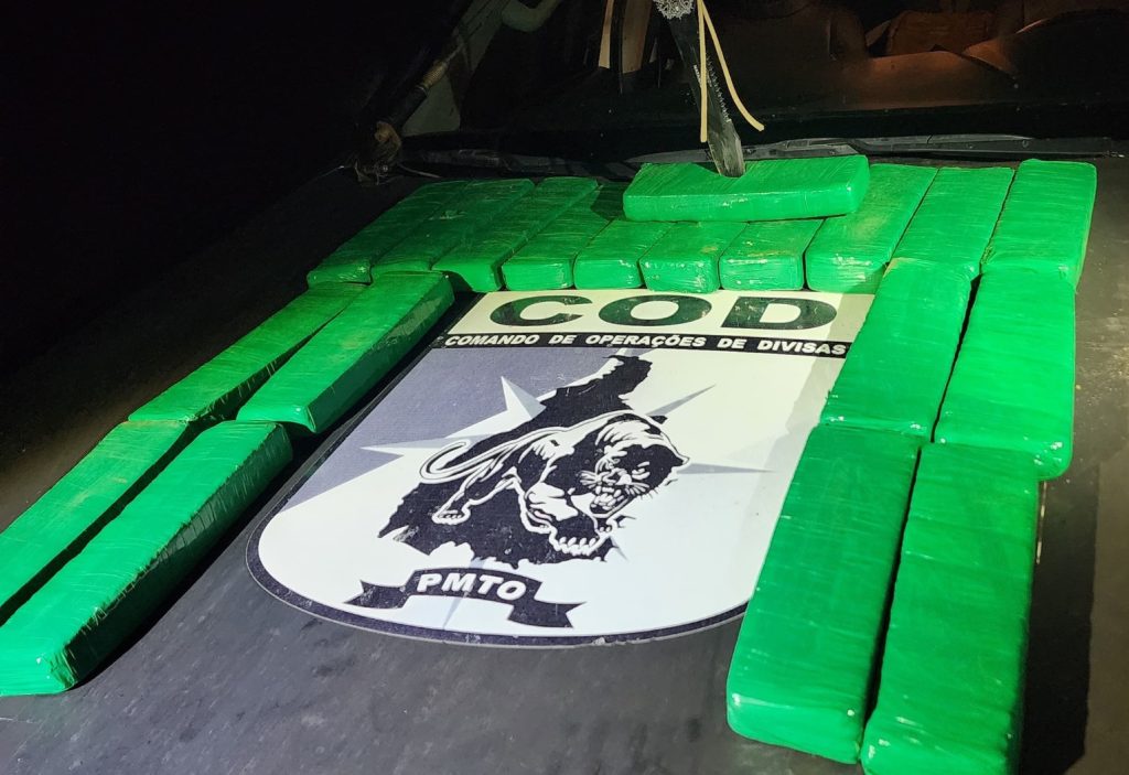 Após perseguição e fuga, polícia encontra carga de droga escondida às margens de rodovia