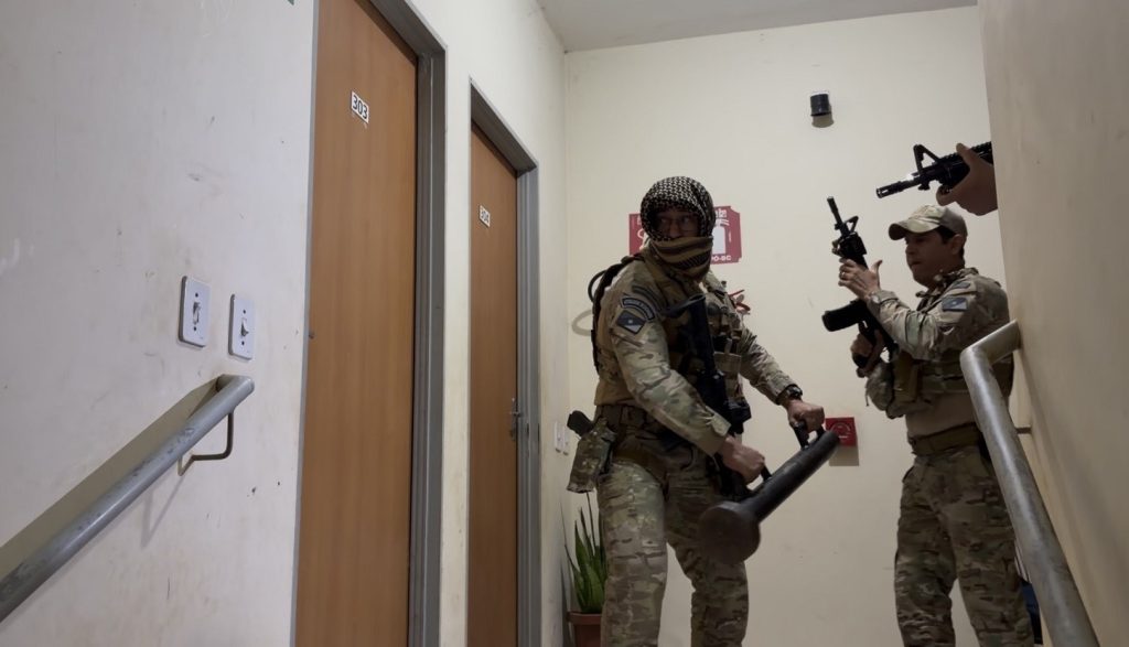 Operação investiga grupo suspeito de fornecer armas a facções criminosas e movimentar R$ 4 milhões com empresas de fachada