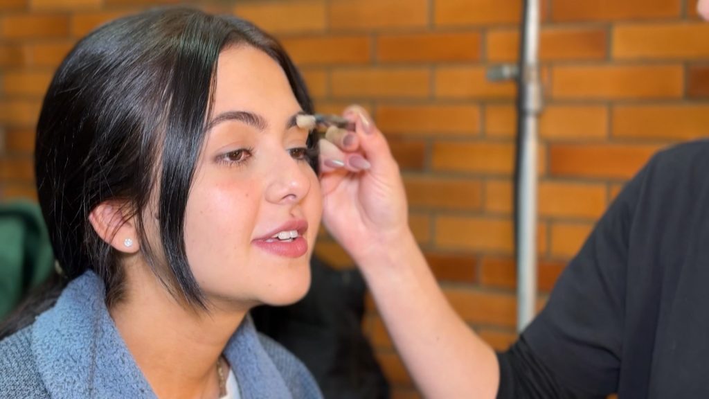 Klara Castanho mostra transformação para viver Maiara em filme sobre Marília Mendonça; veja fotos