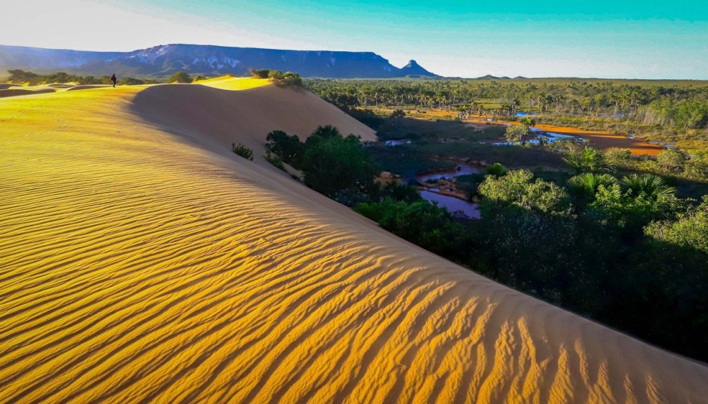 Parque estadual no Tocantins tem cachoeiras, dunas e fervedouros onde é impossível afundar