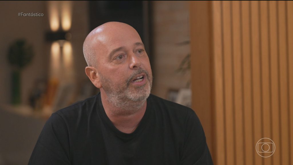 Alex Escobar fala sobre retorno gradual à TV após diagnóstico de doença que afetou sua fala e faz apelo ao público: ‘Não se assustem’