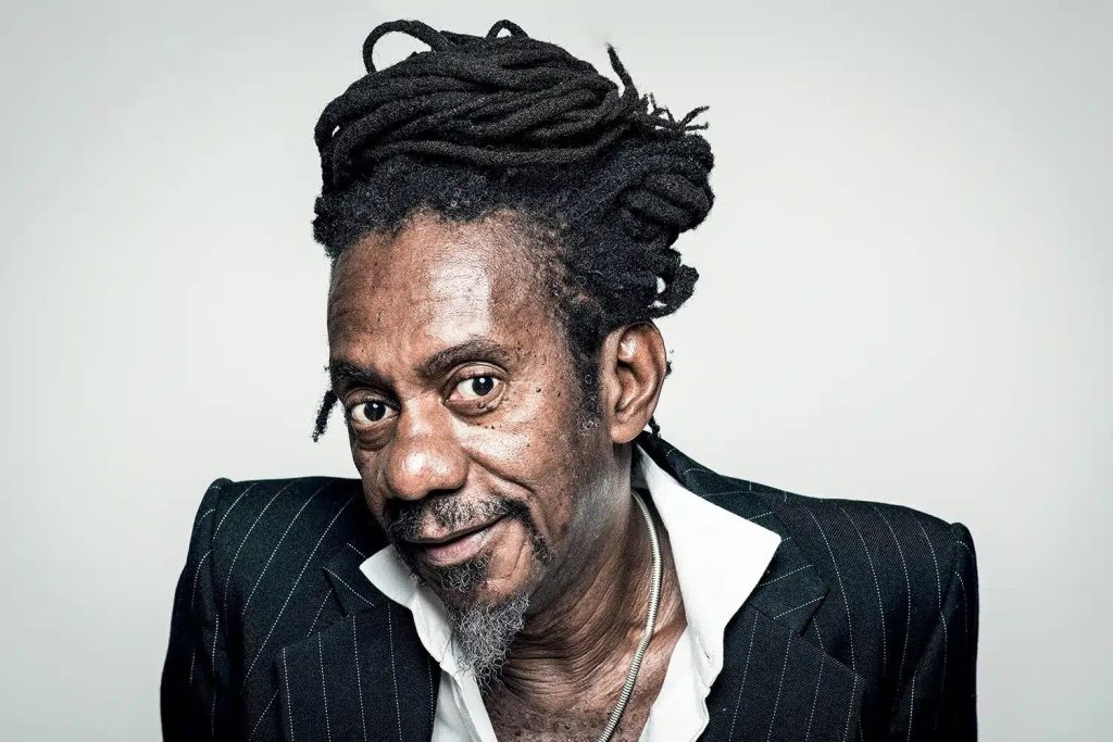 Luiz Melodia vira parceiro póstumo de Russo Passapusso em música inédita gravada pela banda BaianaSystem