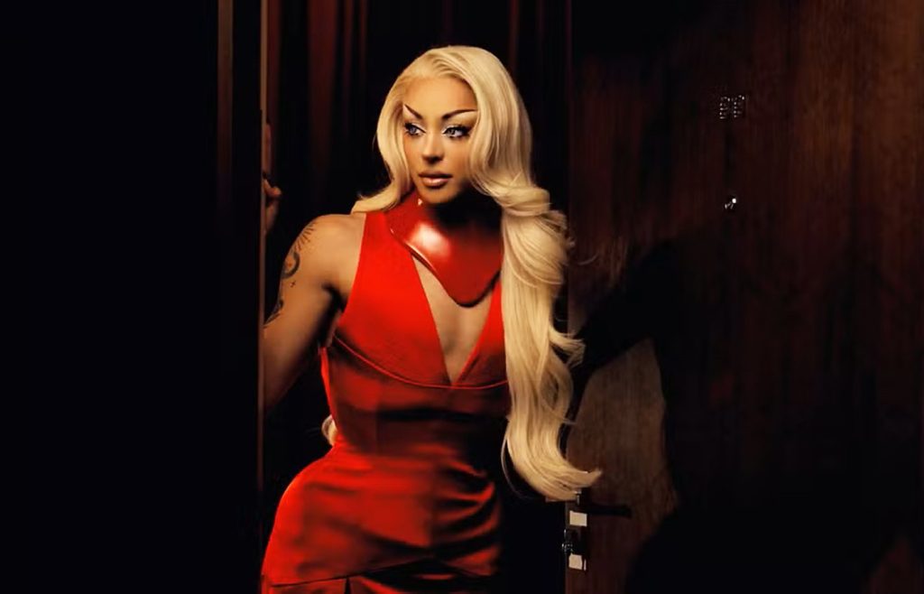Pabllo Vittar faz a festa da carne ao se jogar na pista de ‘Lost in lust’, álbum que dilui o ‘batidão tropical’ da artista